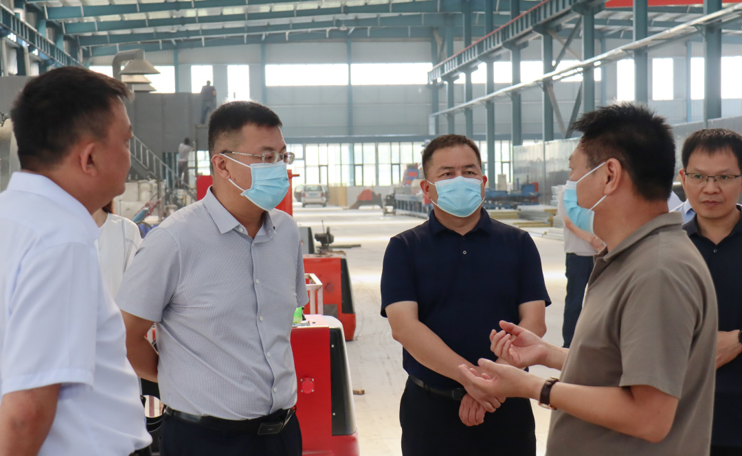 漯河市副市长周剑到河南颍川新材料股份有限公司调研(图3) 漯河市副市长周剑到河南颍川新材料股份有限公司调研(图3)