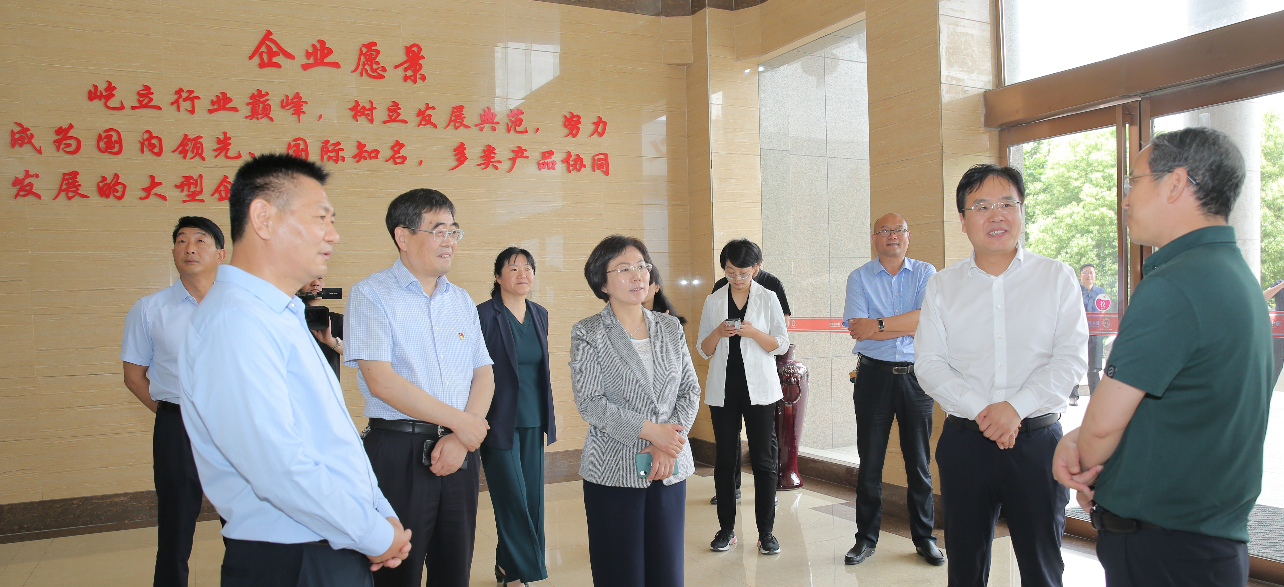 省总工会到我县开展“工会进万家”调研走访慰问活动(图2) 省总工会到我县开展“工会进万家”调研走访慰问活动(图2)