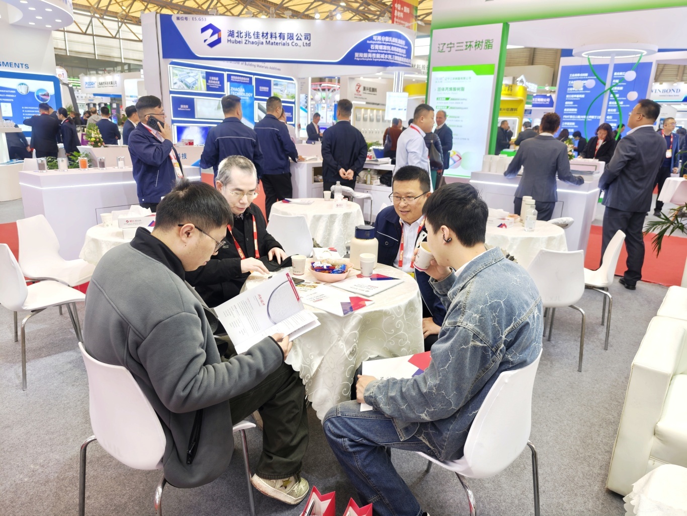 盛会收官,合作启新 | 颍川新材料2025中国国际涂料展圆满落幕(图21) 盛会收官,合作启新 | 颍川新材料2025中国国际涂料展圆满落幕(图21)