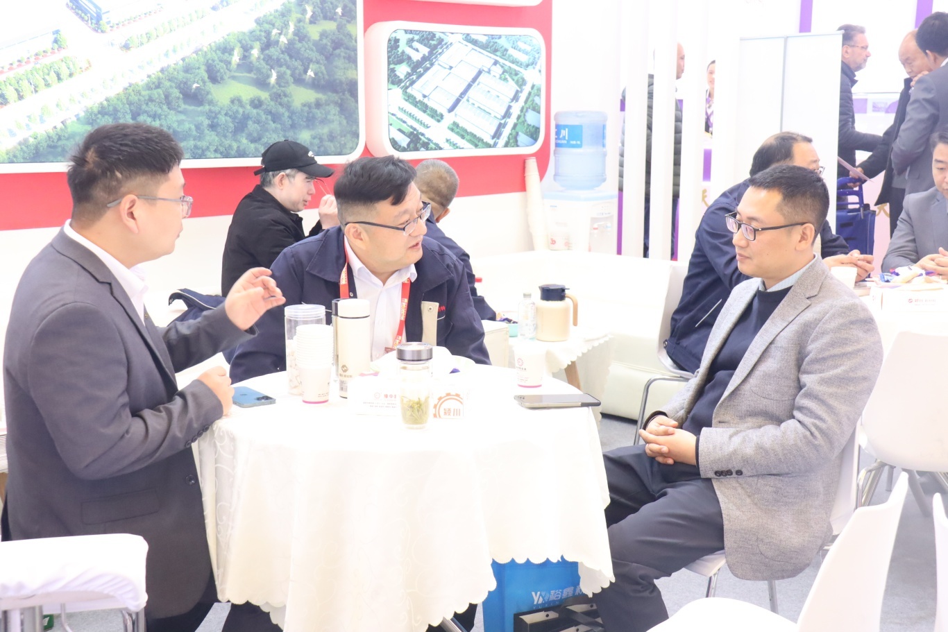 盛会收官,合作启新 | 颍川新材料2025中国国际涂料展圆满落幕(图26) 盛会收官,合作启新 | 颍川新材料2025中国国际涂料展圆满落幕(图26)