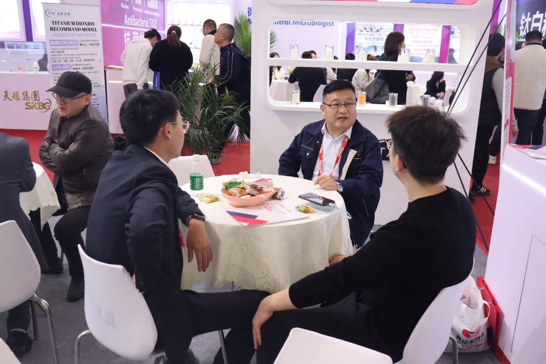 盛会收官,合作启新 | 颍川新材料2025中国国际涂料展圆满落幕(图7) 盛会收官,合作启新 | 颍川新材料2025中国国际涂料展圆满落幕(图7)